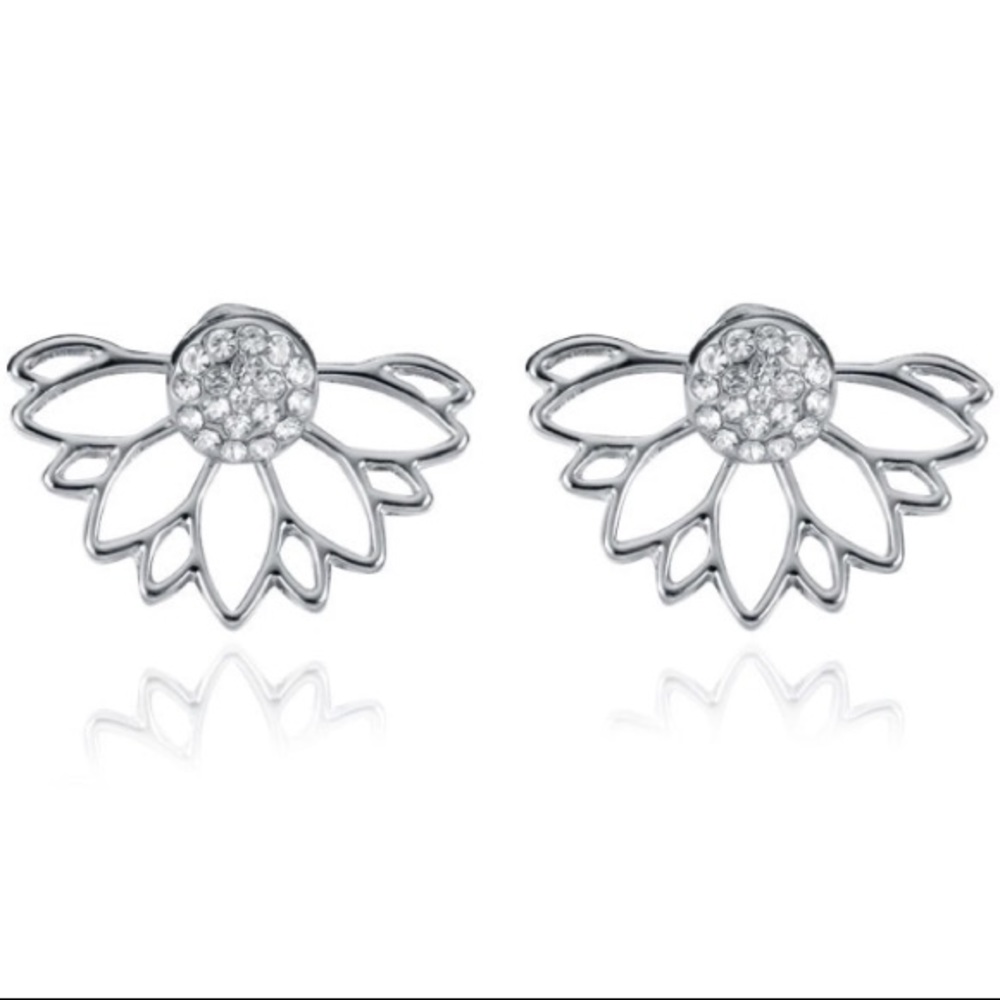 💙💎FLOWER EARRINGS!!💎💙BLING! SILVER TONE! LOVE! - Picture 6 of 6